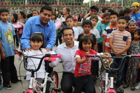 Celebran el Día del niño en Tepeyanco en un ambiente de fiesta imagen 1