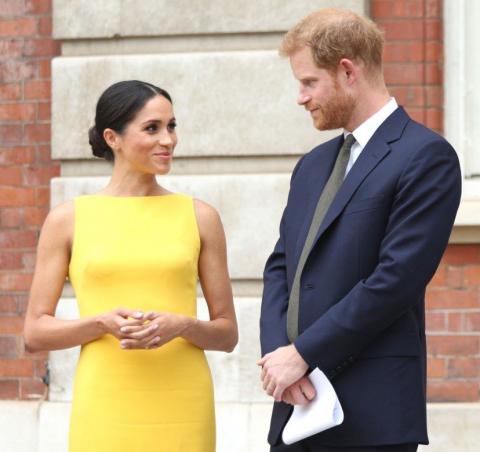 Firman petición para retirar el título a Meghan Markle y al príncipe Harry de Duques