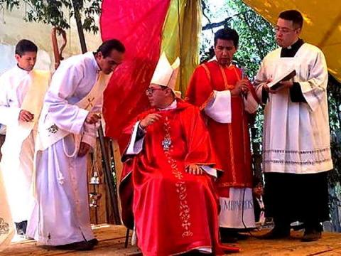 Defiende P. Rojas consagración de sacerdotes en Tequexquitla imagen 1