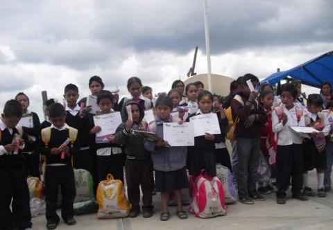 Alumnos de comunidades indígenas recibirán “Mochilas Completas”