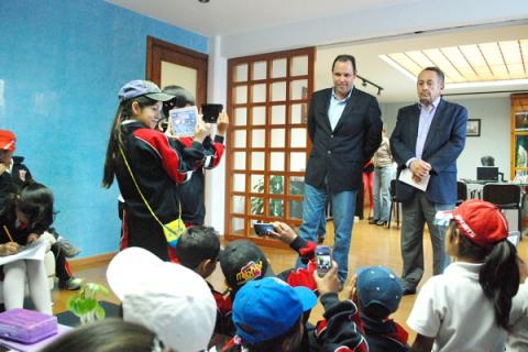 Recorren la presidencia de Apizaco, alumnos de la primaria “José Clemente Orozco” imagen 1