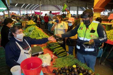 Gobierno de estado mantiene filtros sanitarios en tianguis dominicales