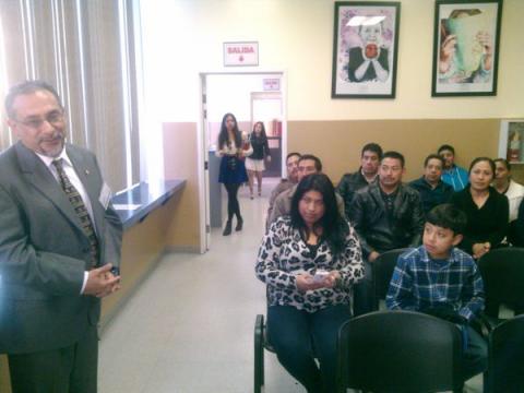 Antonio Mendoza Romero se reúne con migrantes en Oxnard California imagen 4