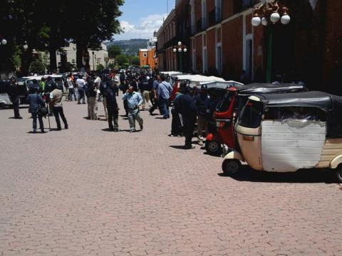 Entregan “voluntariamente” 40 mototaxistas de Papalotla sus unidades al Gobierno