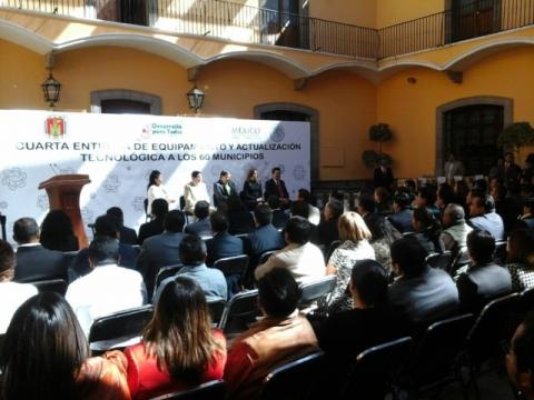 Reciben equipamiento tecnológico oficiales del Registro Civil