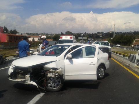 Vehículo particular a punto de causar un choque múltiple en la vía Apizaco-Tlaxcala imagen 1