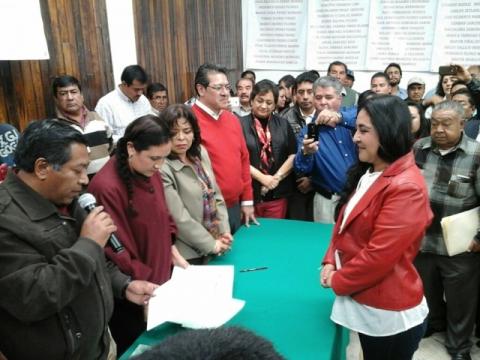 Con todo y tambora, se registra Alvarado como precandidata en el PRI
