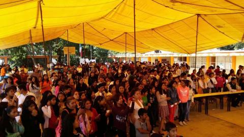Alumnas mantienen vivas las fiestas patrias imagen 3