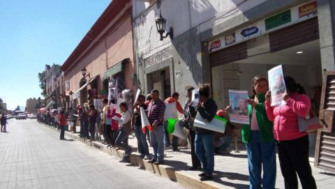 Antorchistas tlaxcaltecas salen a las calles homenajeando a Fidel Castro imagen 4