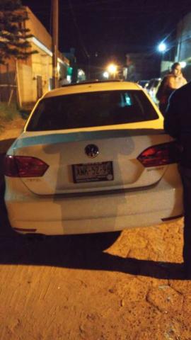 Mientras policias festejan, hampones roban autopartes imagen 2