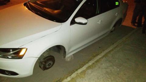 Mientras policias festejan, hampones roban autopartes imagen 1