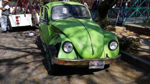 Influyente funcionaria del ISSSTE destroza un vocho imagen 1