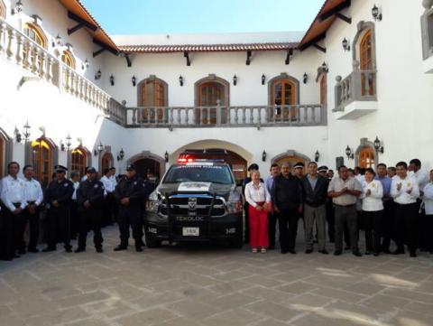 Entrega Maribel Cervantes Hernández patrulla equipada