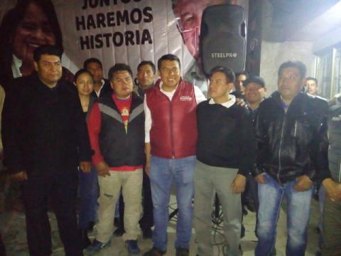 Cientos de personas reciben a Rubén Terán en San Isidro Buensuceso imagen 2