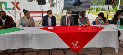 Edil de Xiloxoxtla entrega obras en la unidad deportiva de Quiahuixtla