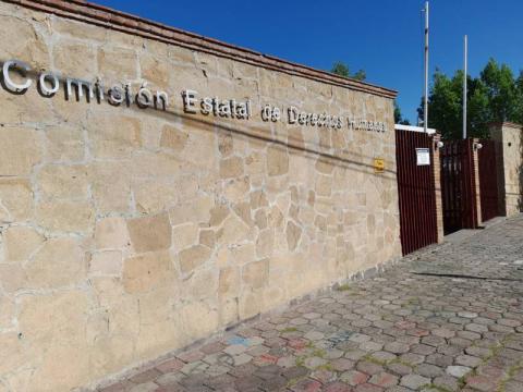 A Isaías Bello Pérez, la Presea Desiderio Hernández Xochitiotzin: CEDH y Fundación