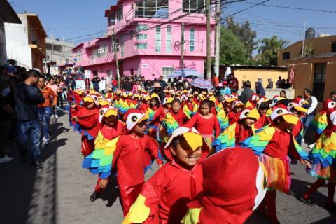 Realizan desfile de primavera en el Carmen Tequexquitla imagen 2