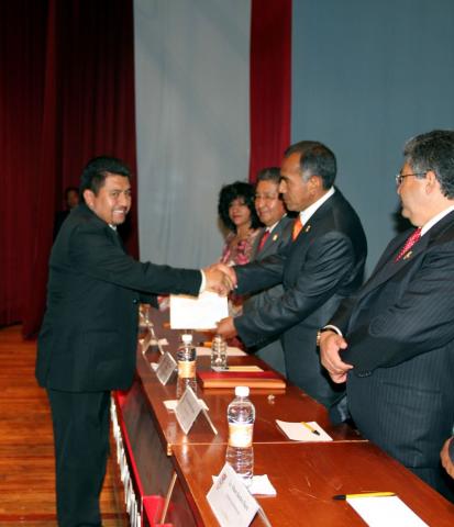 Recibieron 800 docentes de la UAT reconocimientos imagen 2