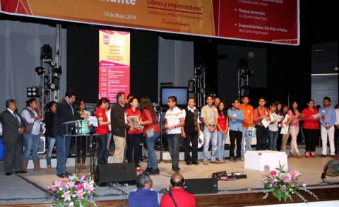 Recibieron premios, estudiantes ganadores de la “Segunda Expo Emprendedores UATx"