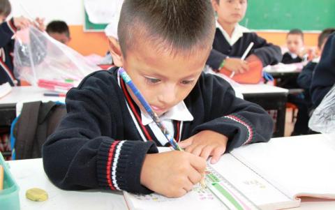 Cumple la SEPE y entrega más de 200 mil paquetes de útiles escolares en beneficio de  estudiantes tlaxcaltecas