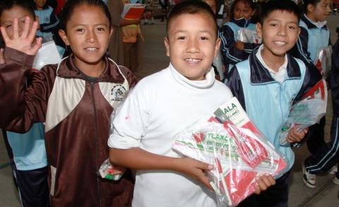 Cumple la SEPE y entrega más de 200 mil paquetes de útiles escolares en beneficio de  estudiantes tlaxcaltecas