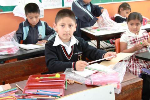 Cumple la SEPE y entrega más de 200 mil paquetes de útiles escolares en beneficio de  estudiantes tlaxcaltecas