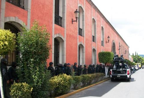 Una llamada al “teléfono rojo de May”, frenó ingreso al Congreso imagen 2