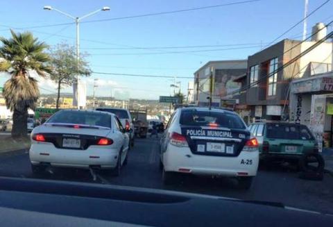 “Celularitis” en policías de Apizaco, son los primeros en no respetar la Ley imagen 2
