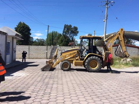 Alcalde de Ayometla banderazo de construcción de colector pluvial imagen 2