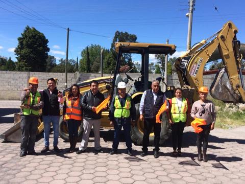 Alcalde de Ayometla banderazo de construcción de colector pluvial imagen 1