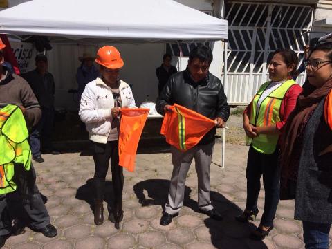 Alcalde de Ayometla banderazo de construcción de colector pluvial imagen 3