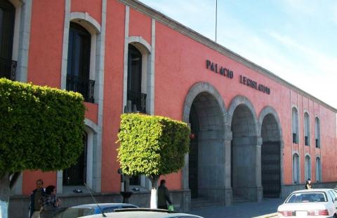 Darán de baja a 120 trabajadores del Congreso