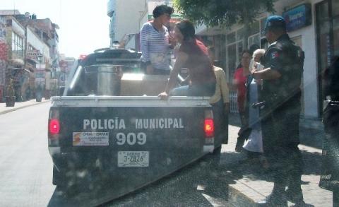Funcionarios del gobierno de EPN aprovechan conflicto para alimentarse imagen 3