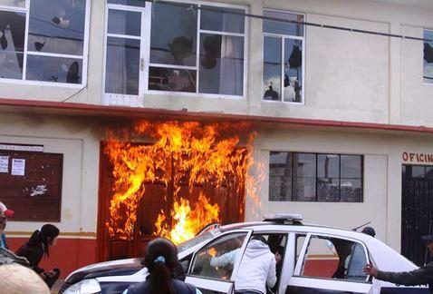 Salen libres tras quemar patrulla y causar destrozos alcaldía de Tocatlán imagen 3