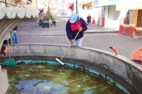 Realiza Ayuntamiento de Huamantla labores de mantenimiento en el andador San Luis imagen 3