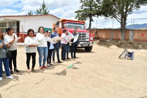 Este gobierno impulsa obras en espacios educativos sin distinción: Santos imagen 1