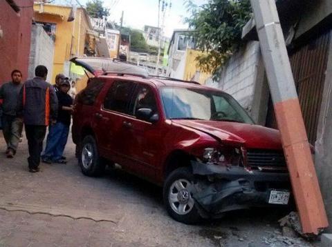 Dos lesionados deja accidente de vehículo que se quedó sin frenos imagen 1