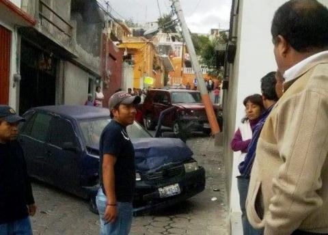 Dos lesionados deja accidente de vehículo que se quedó sin frenos imagen 3