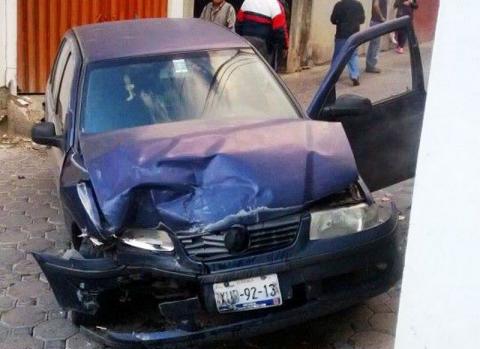 Dos lesionados deja accidente de vehículo que se quedó sin frenos imagen 4