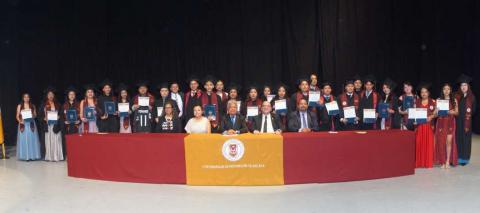 La UATx trasciende en su misión con el egreso de nuevos educadores imagen 5