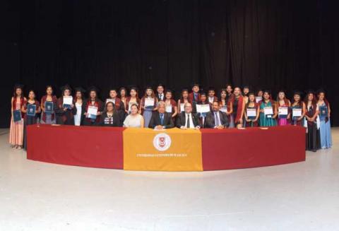 La UATx trasciende en su misión con el egreso de nuevos educadores imagen 1