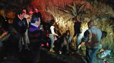Automóvil de lujo embiste a una colectiva en carretera Tlaxcala Apizaco imagen 2