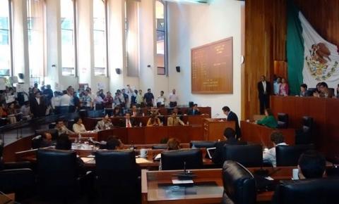 Universitarios defienden autonomía de la UAT en el Congreso local imagen 1