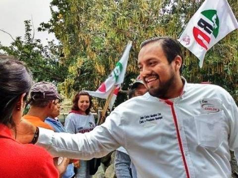 “Mis contrincantes me quieren bajar a la mala”; JCM