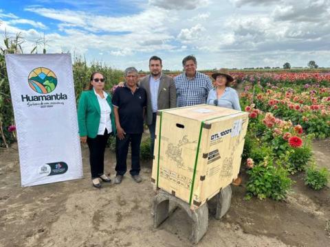 Impulsa Ayuntamiento de Huamantla la producción de dalias con maquinaria agrícola imagen 1