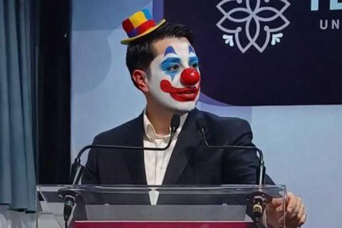 De vocero a payaso, sigue negando que haya crimen organizado y desestima la nómina de El Mecho