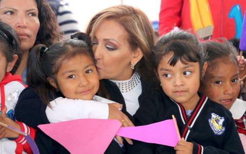 Lorena Cuéllar inaugura techumbre en Xaloztoc imagen 4