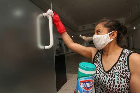 Autoridades de salud difunden uso adecuado de cubrebocas