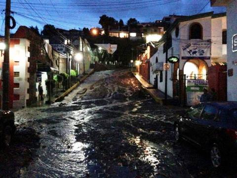Fuerte aguacero en la capital del Estado causó afectaciones menores imagen 1