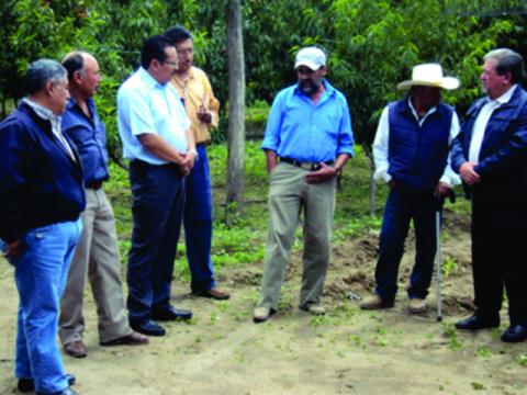 Firmaron la UAT y la Sociedad de Productores de Duraznos Selectos de Tlaxcala convenio de colaboración imagen 2